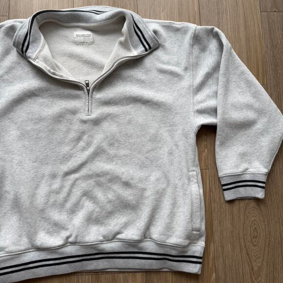 Abercrombie & Fitch Tops - Abercrombie fitch grey quarter Size Large